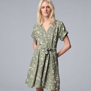 NWT Green Floral Wrap Dress – Size M– Simply Vera Wang